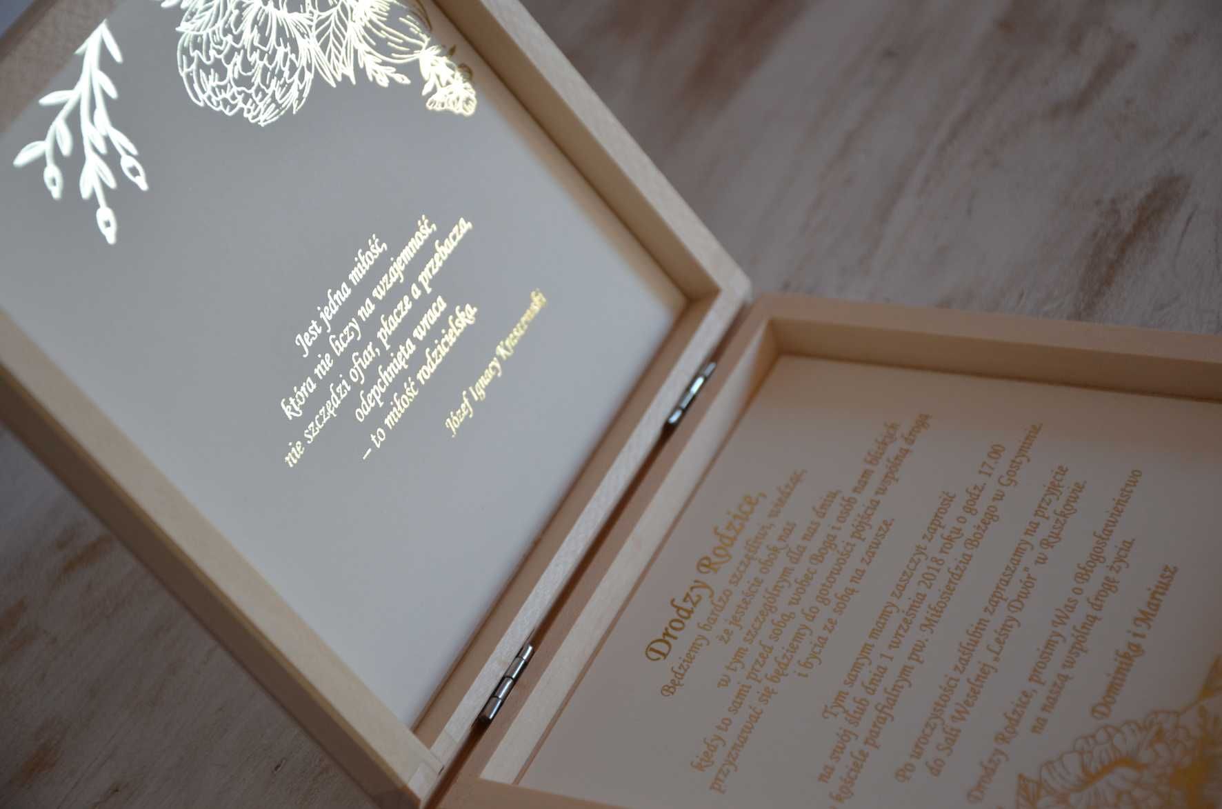 Zaproszenie ślubne dla rodziców w drewnianym pudełku złote