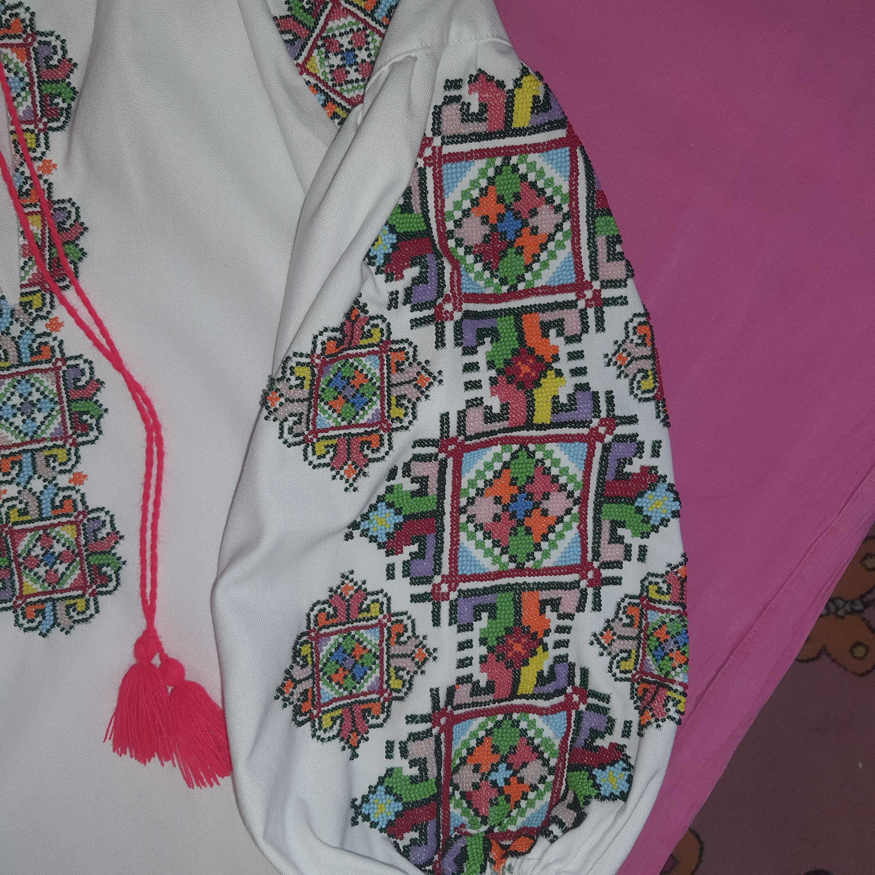 Яскрава вишиванка бохо