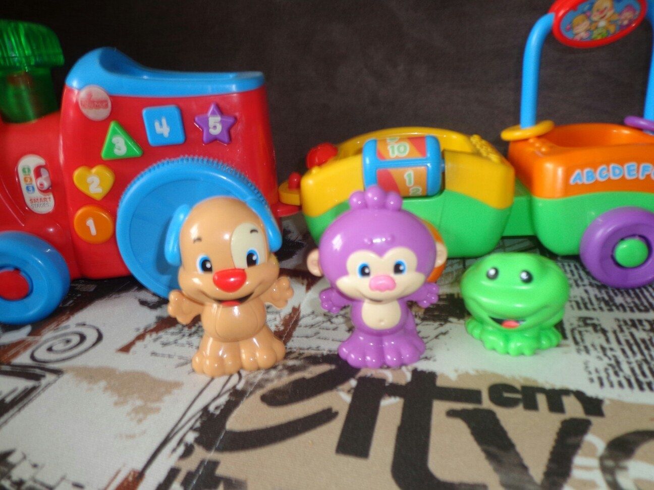 Музыкальный Поезд паровозик Фишер Прайс Fisher Price Ученого щенка