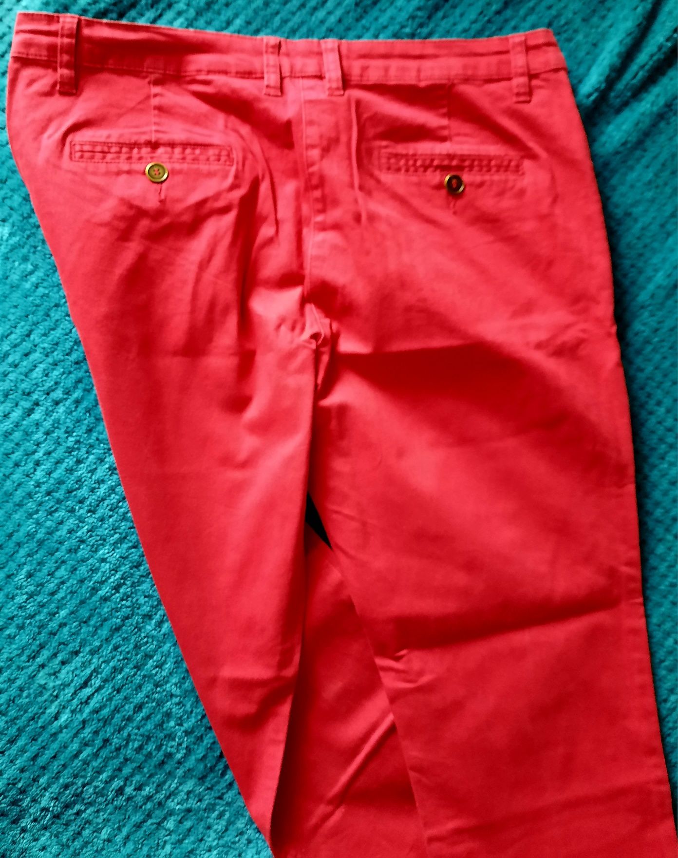 Czerwone spodnie z zaszewkami 42