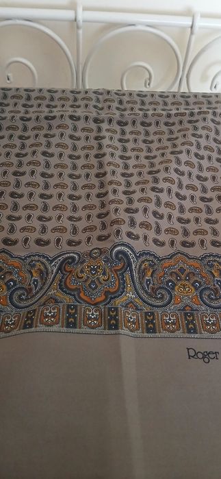 Lenço Roger Laurent