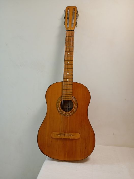 Продам гитару б/у, находится на 3 станции Люстдорфской дороги