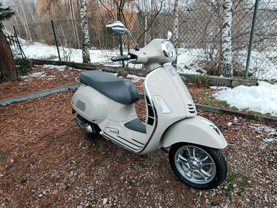 Piaggio Vespa GTS125 ABS ASR 3000km 2023 r. PIĘKNA 100% oryginalna, jak nowa POLECAM