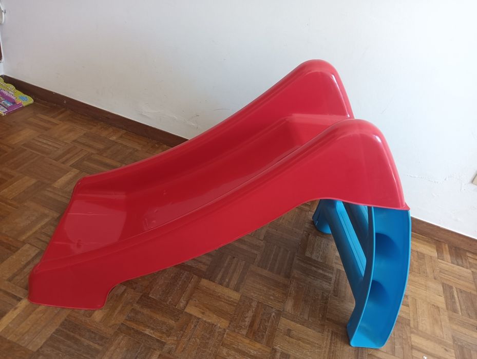 Tudo por 280€. Inclui todos os artigos para bebé.