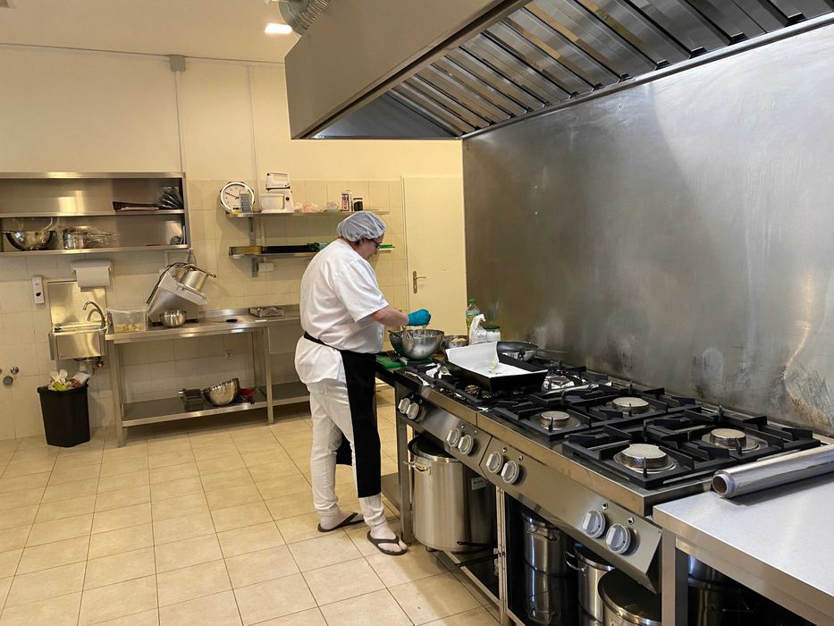 Sprzedam sklep z pracownią garmażeryjną.