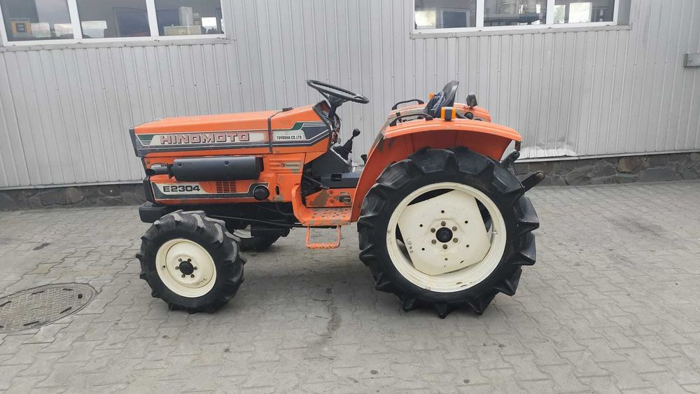 Japoński traktorek Hinomoto E2304 4x4 23KM Super stan