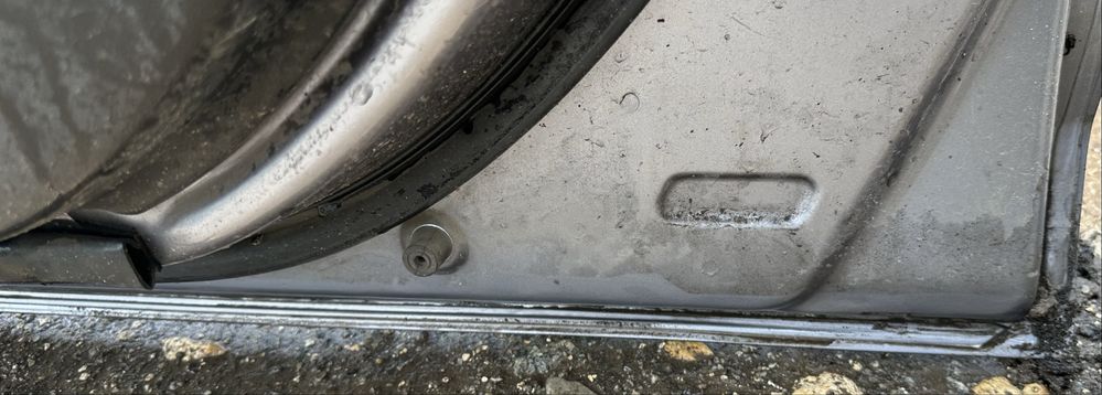 Дверка передня права Mazda 3 bk(ціна за голу дверку)
