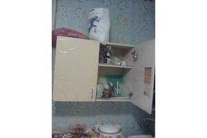 Кухонний навесной деревянний шкафчик