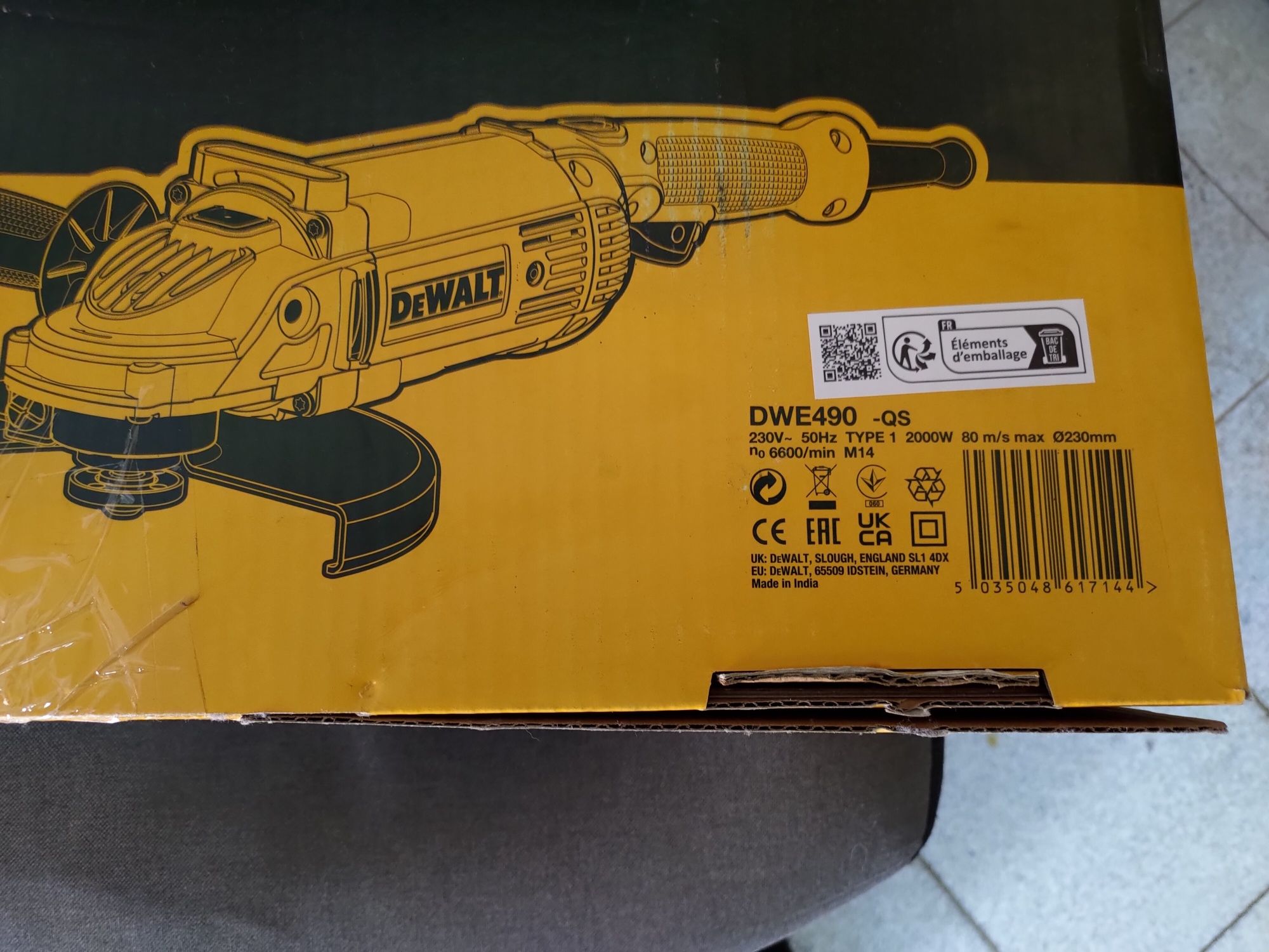Rebarbadora DeWalt 230 mm com 10 discos