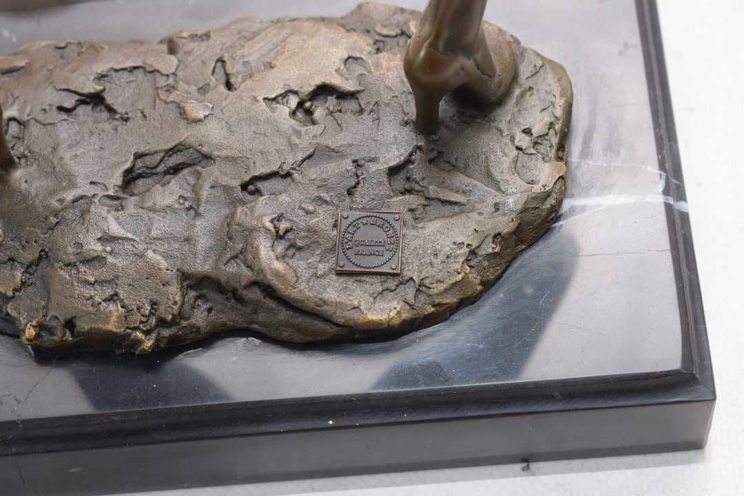 Akt Kobiety - Rozkraczona Kobieta w Szpilkach - Figura z Brązu