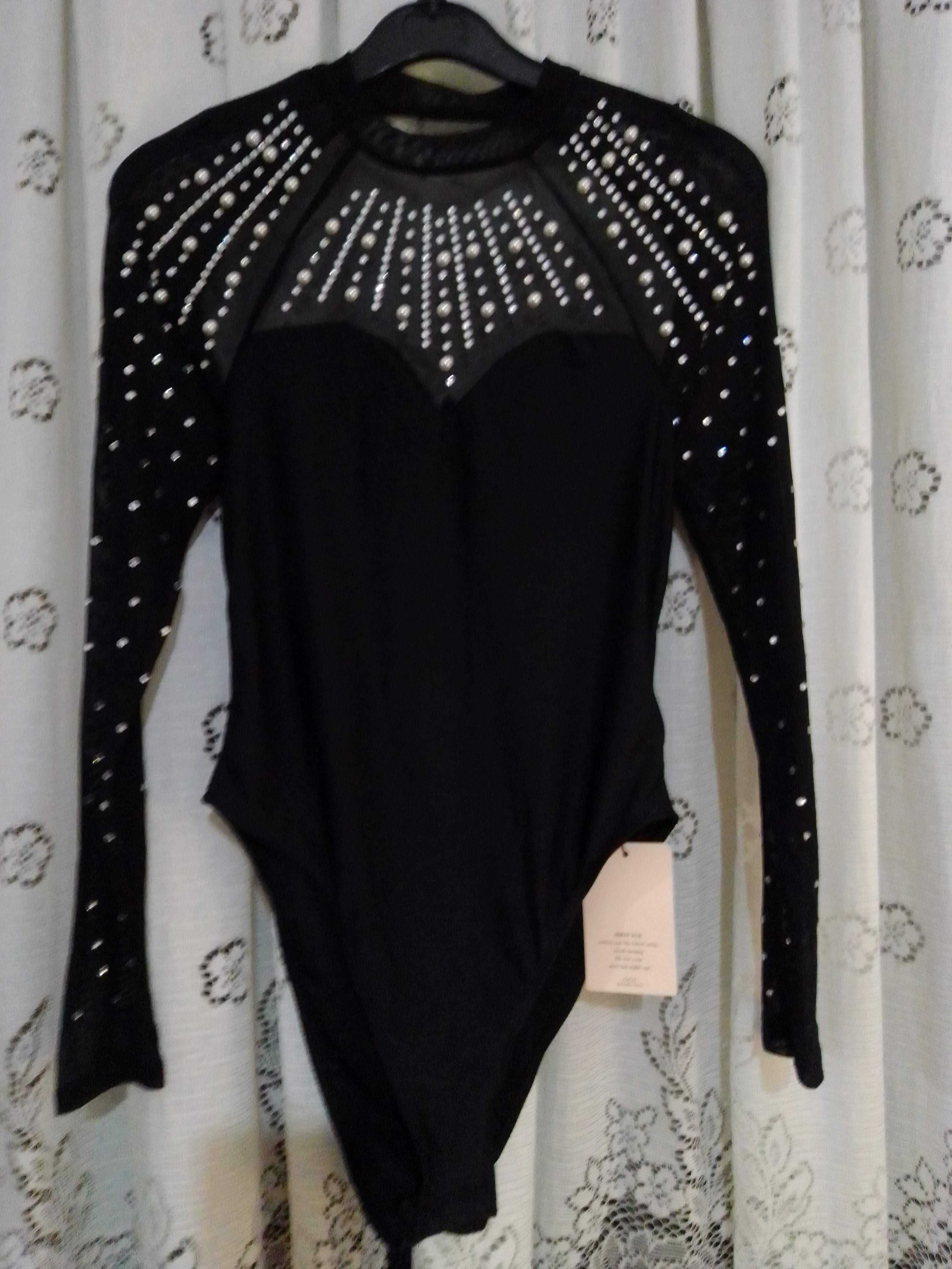 Body preto brilhantes e pérolas