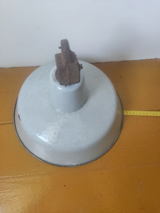 Lampa przemysłowa średnica 32 cm wysokość 30 cm
