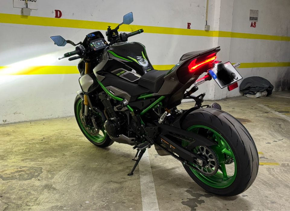 Kawazaki Z900 SE PERFORMANCE 2025