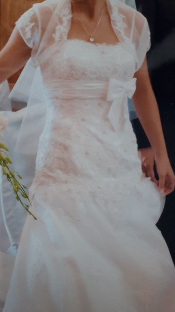 Biała suknia ślubna z podpinanym trenem