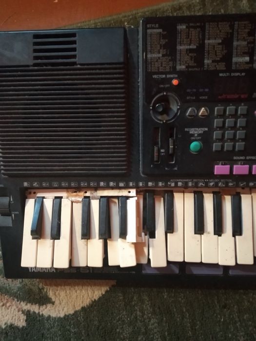 Продається синтезатор