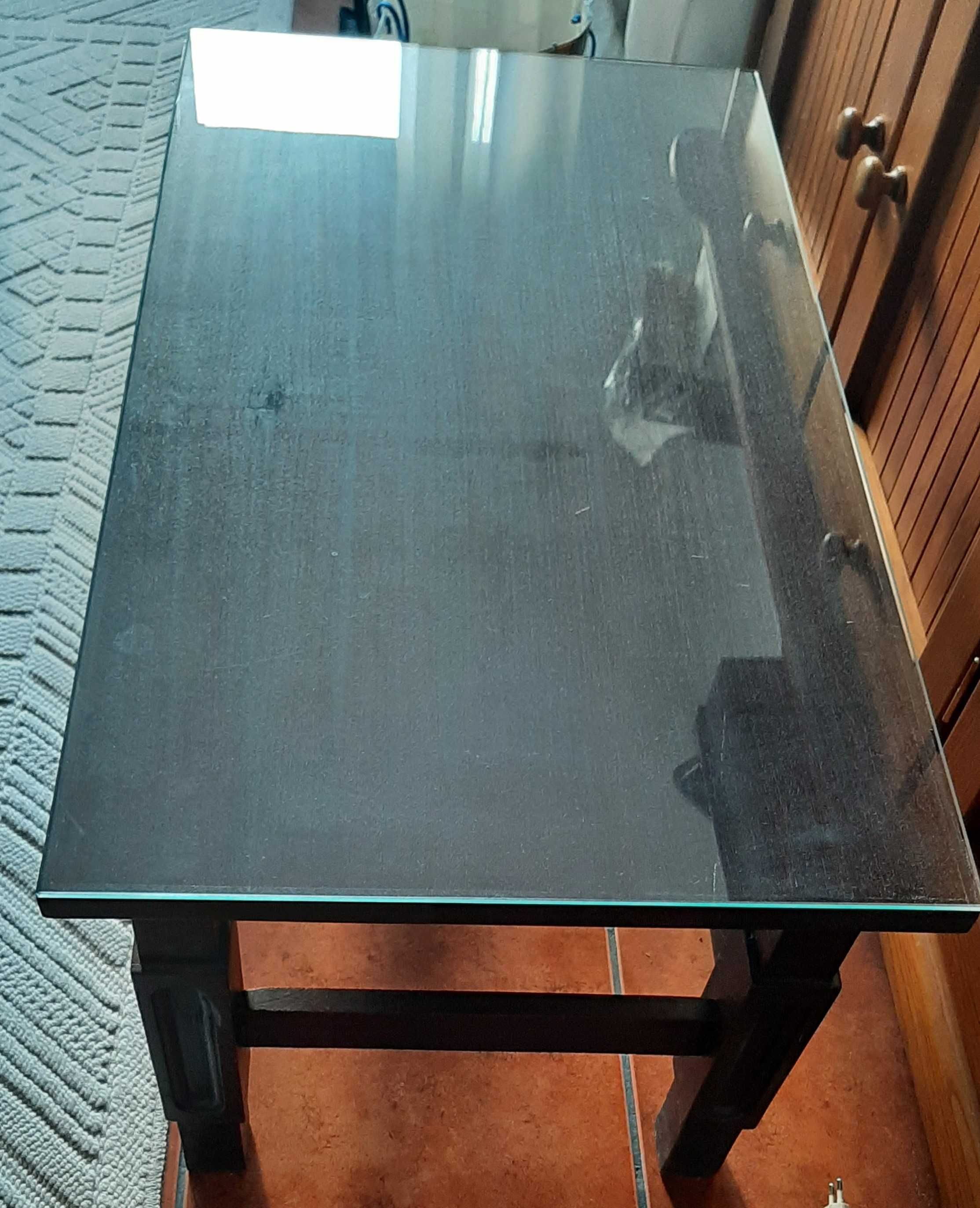 Mesa de Apoio ou café com vidro