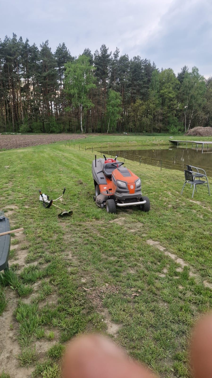 Usługi ogrodnicze-Koszenie trawników - strzyżenie żywopłotów