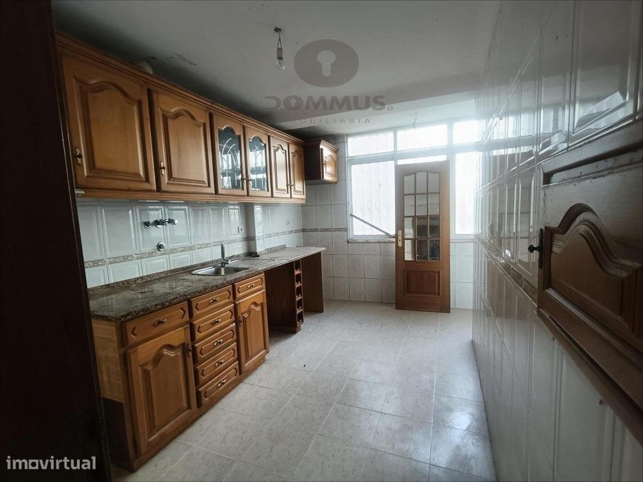 Apartamento T2 Para Investimento em Benfica