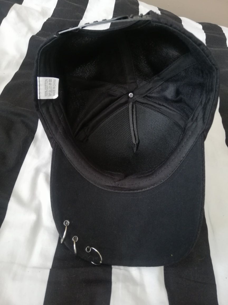 Bawełniana czapka z daszkiem czarna zdobiona gothic punk rock