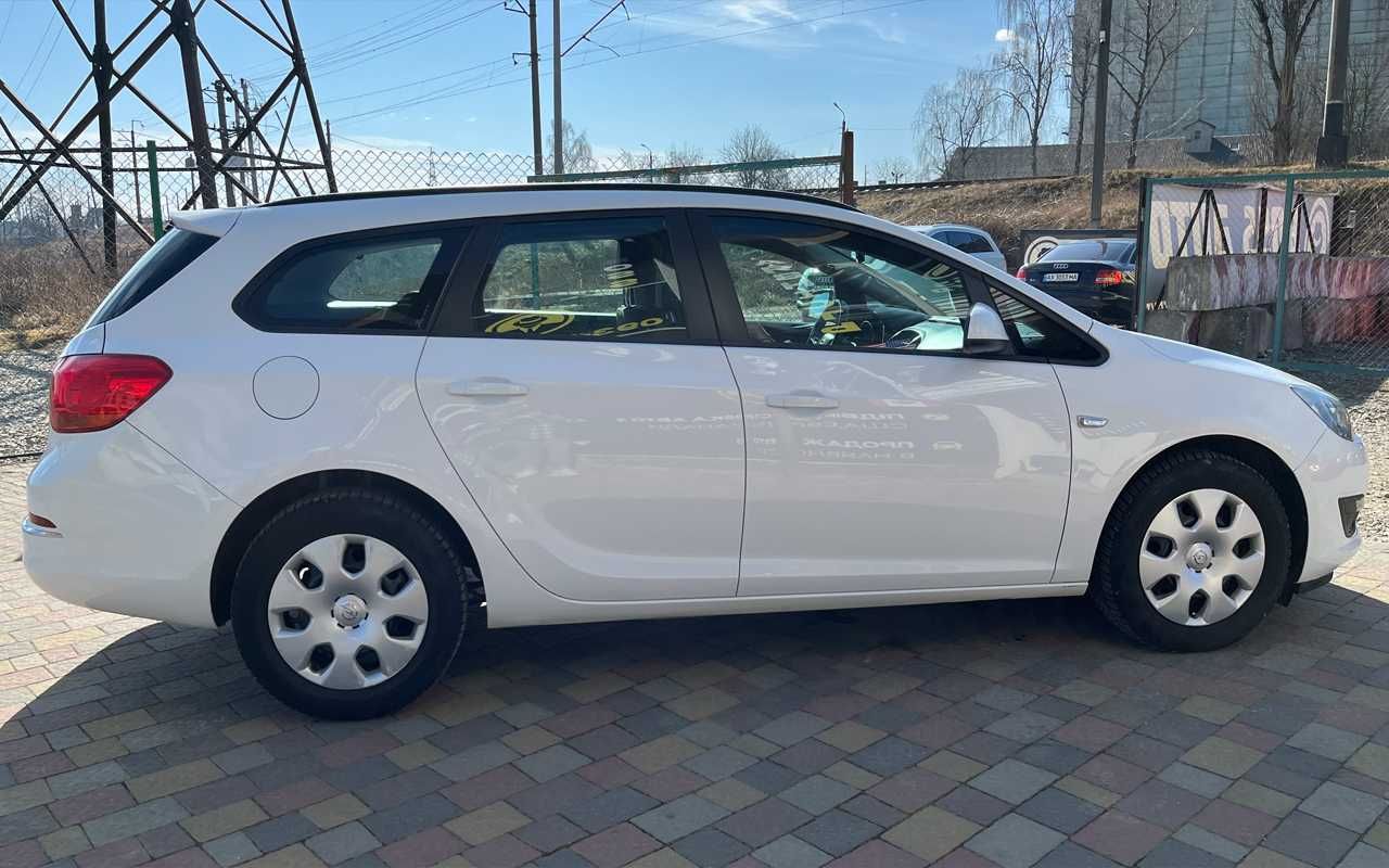 Opel Astra Sports Tourer 2014