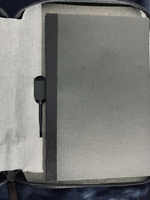 Teczka z power bankiem 5000 mAh i ładowarką indukcyjną teczka