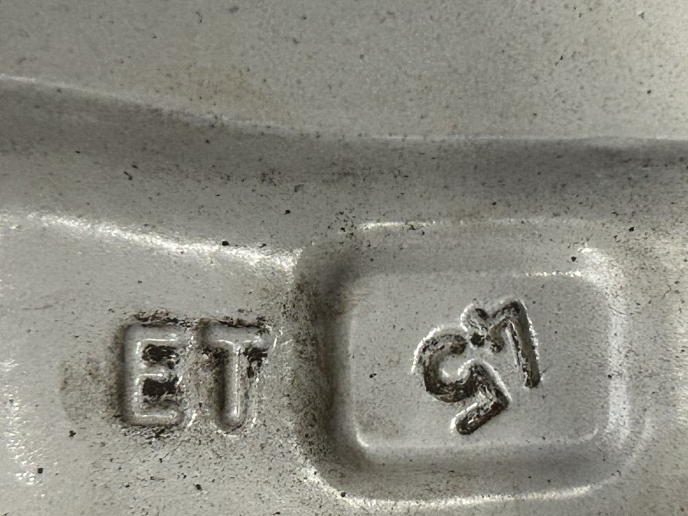 212 Felgi Aluminiowe VW volkswagen R 16 5x112 otwór 57,1 Bardzo Ładne