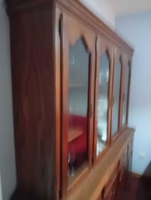 Parte superior de cristaleira em madeira