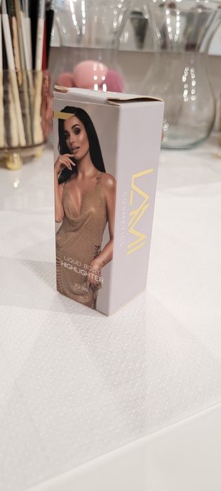 Nowy rozświetlacz lami spotless glow