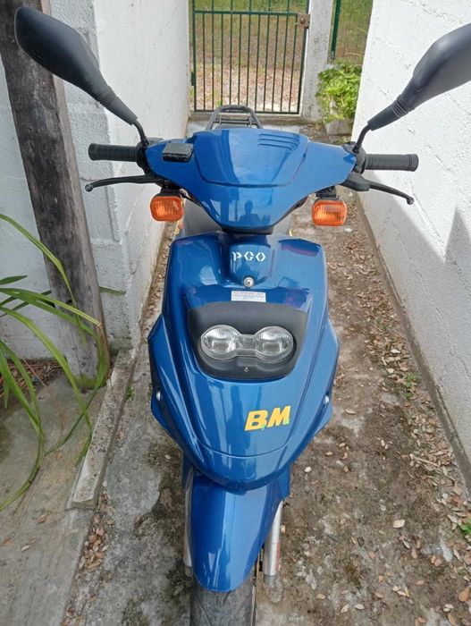 Moto antiga em bom estado