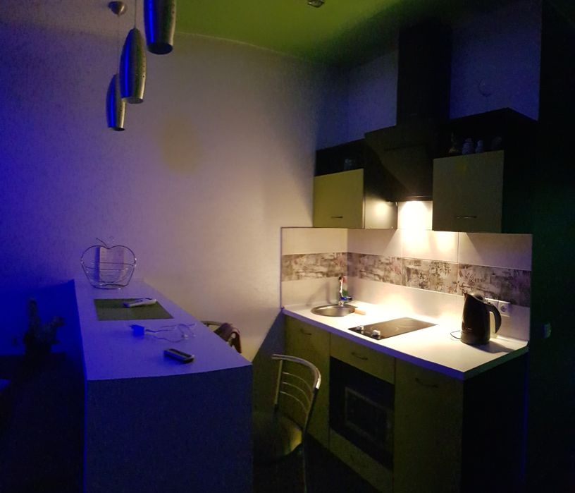 Сдаю На 25 эт. 1к.кварт. посуточно и почасово. М.Холодная гора