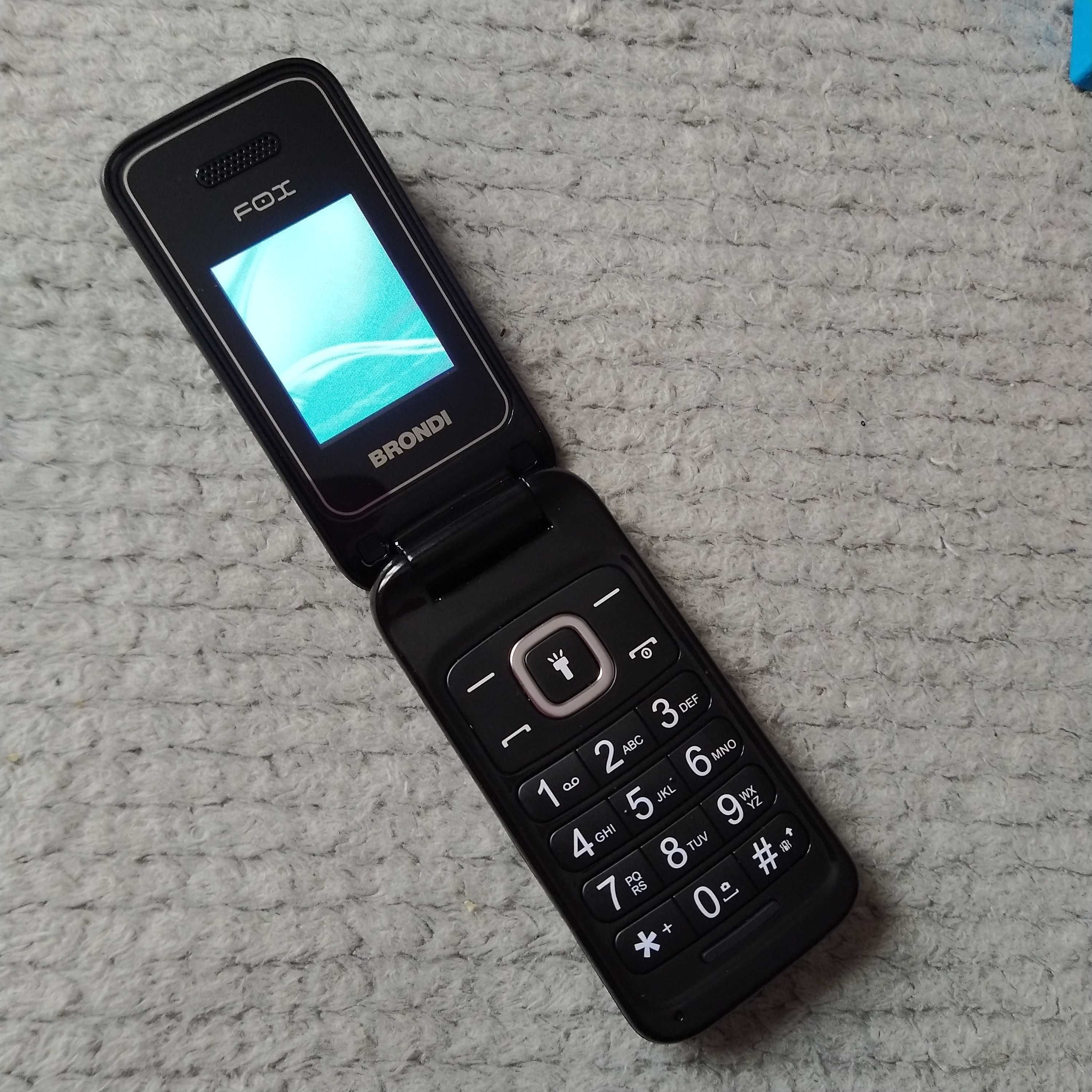 Telefon dla seniora z klapką  jak Panasonic Emporia