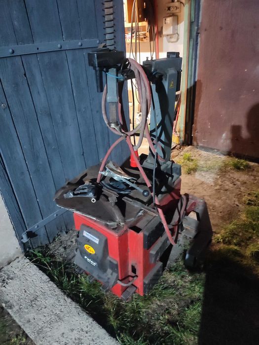 Montażownica do opon .