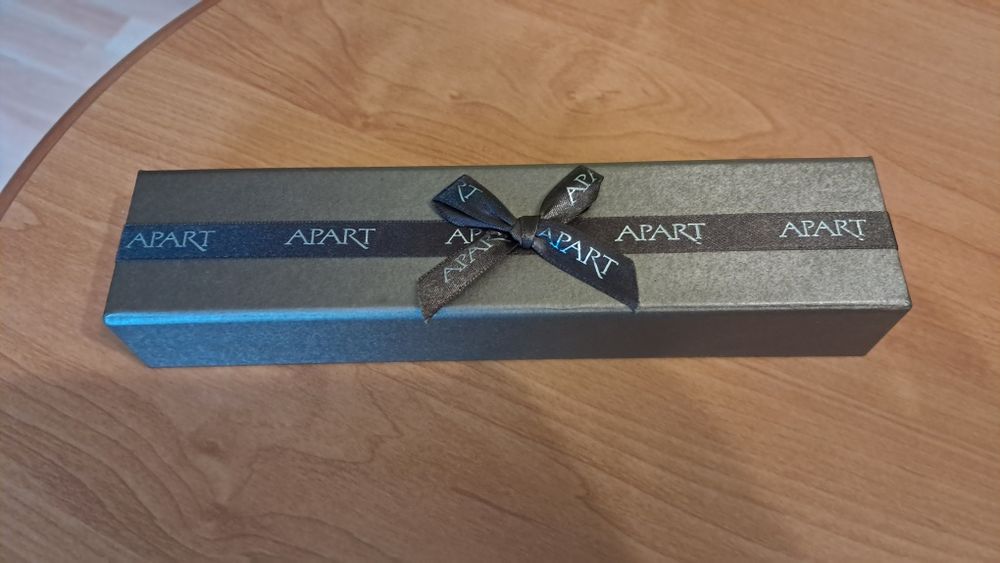 Pudełko opakowanie na biżuterię bransoletkę Apart