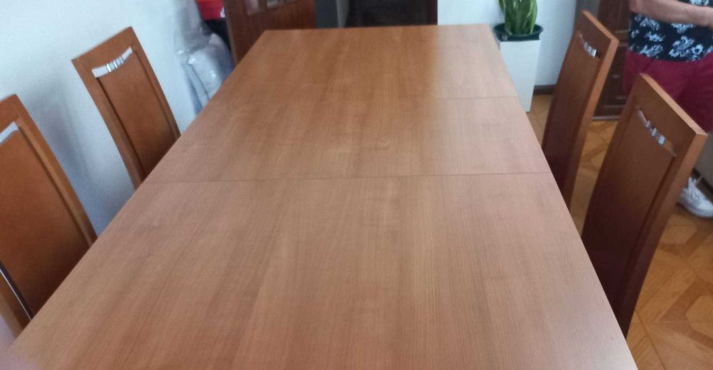 Vendo Mesa de Sala extensível com 4 cadeiras