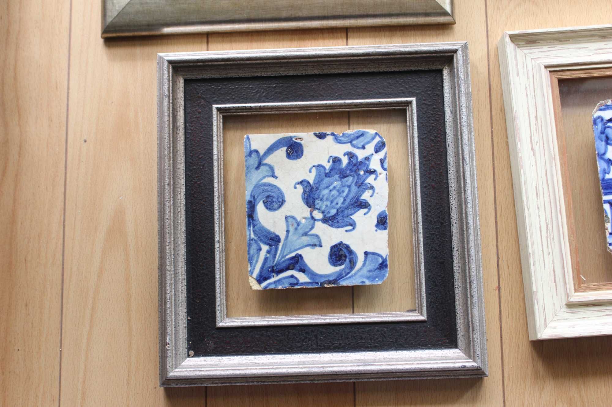 Quadros com azulejos do Séc XVII e XVIII. Vários preços
