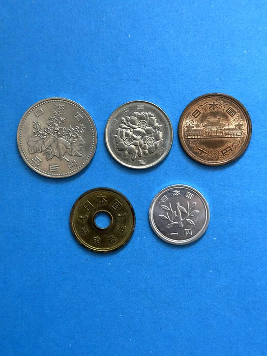 JAPÃO - Lote 5 moedas: 500 + 100 + 10 + 5 + 1 IENES