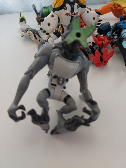 Figurki ben 10 mega zestaw 13 sztuk_100 zł