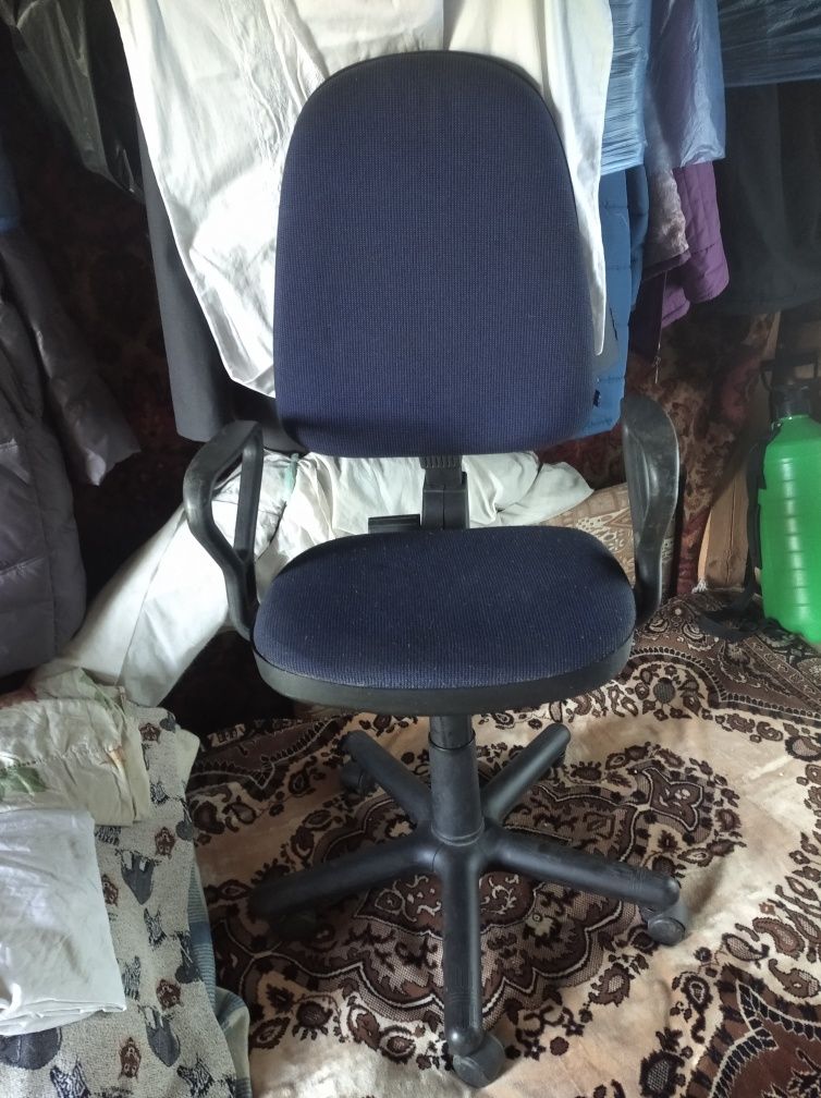Продам офісний стул