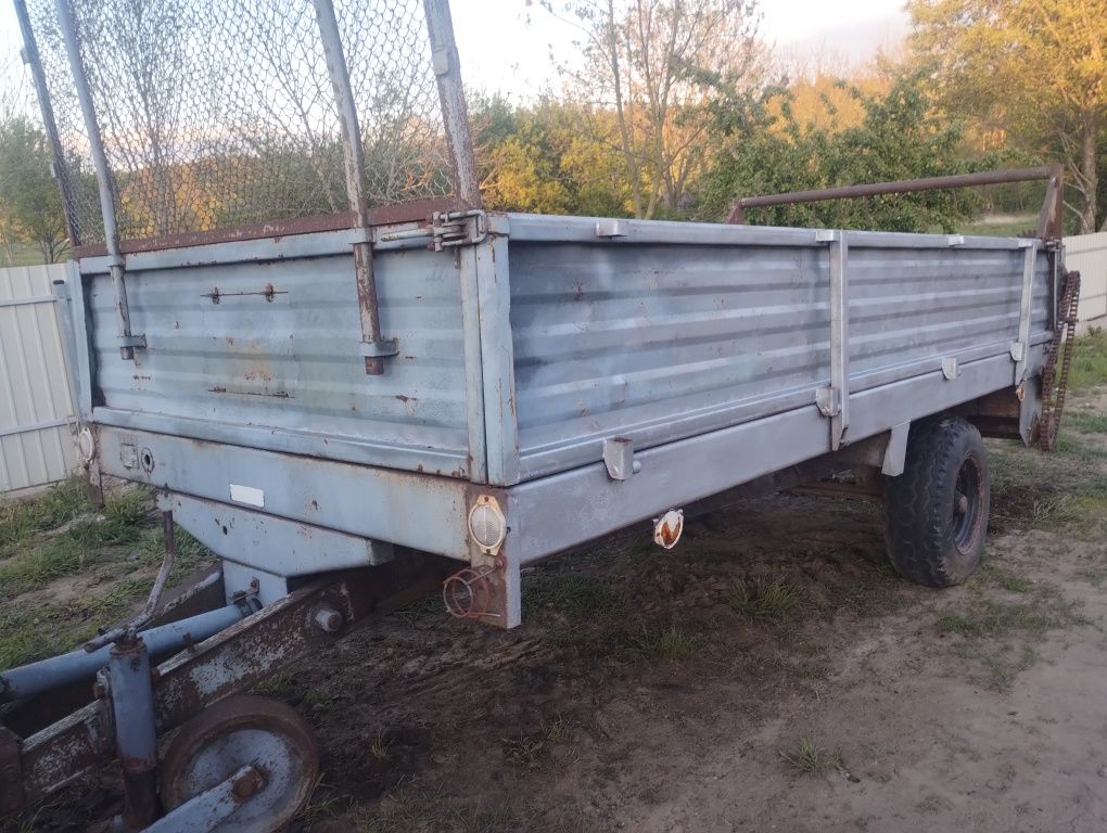 Rozrzutnik 3.5t gotowy do pracy