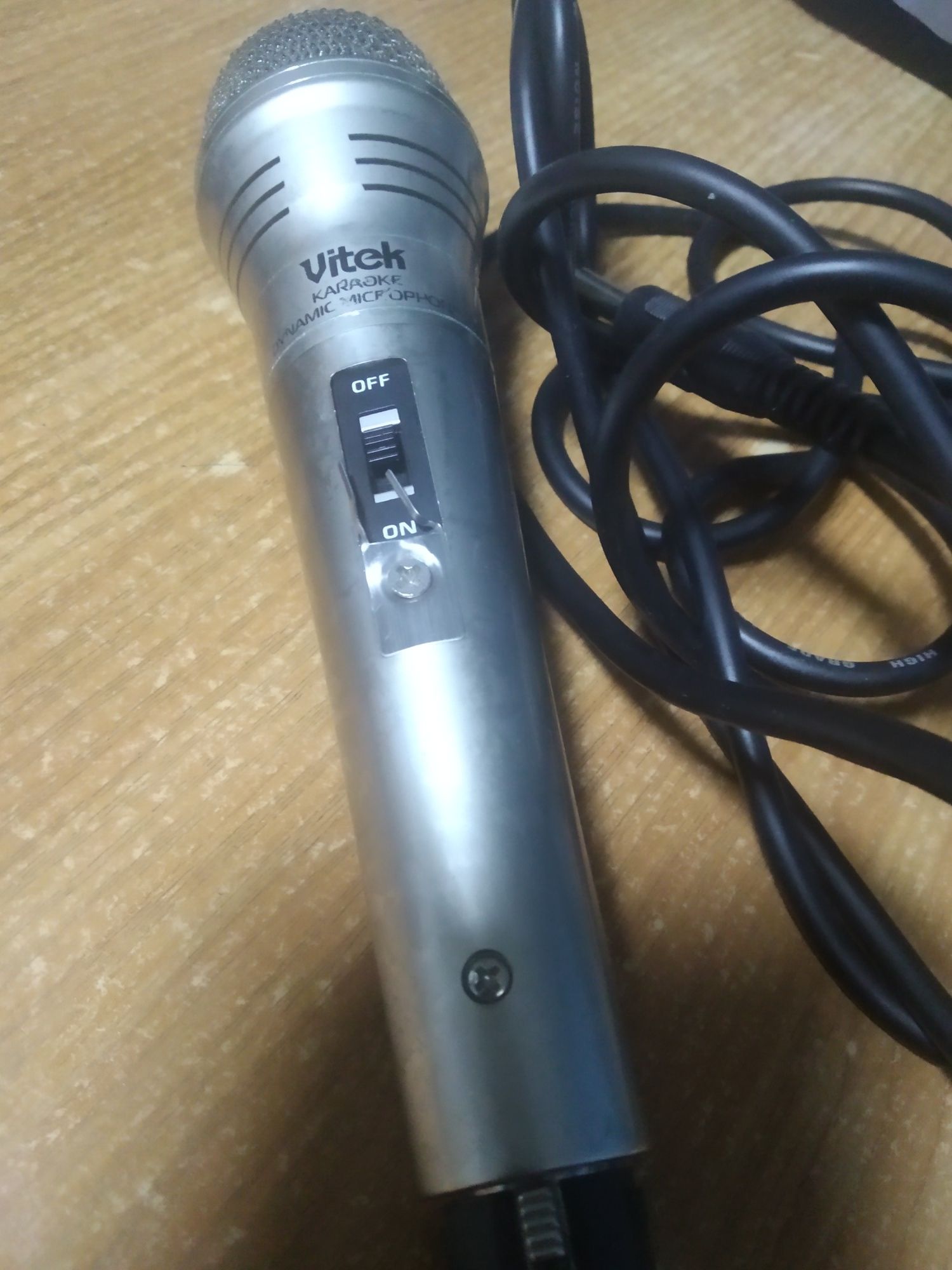 Микрофон для караоке и вокального пения Vitek