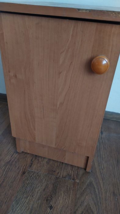 Dwie Szafki nocne otwierane