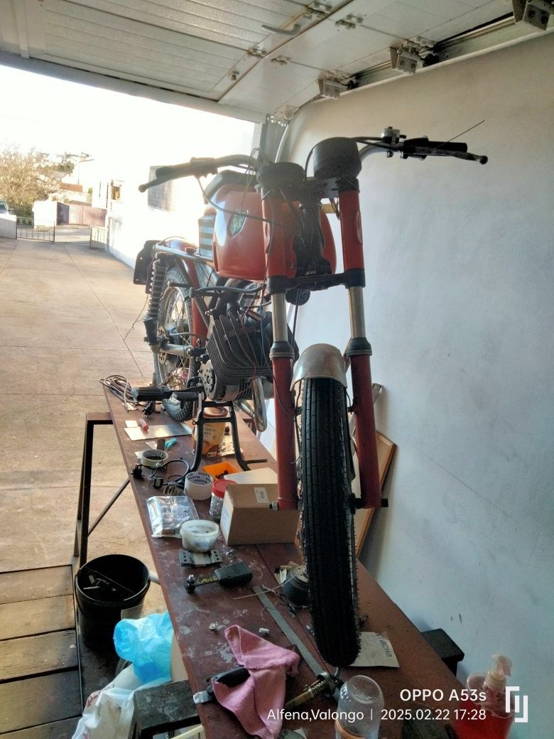 Vendo motorizada saches