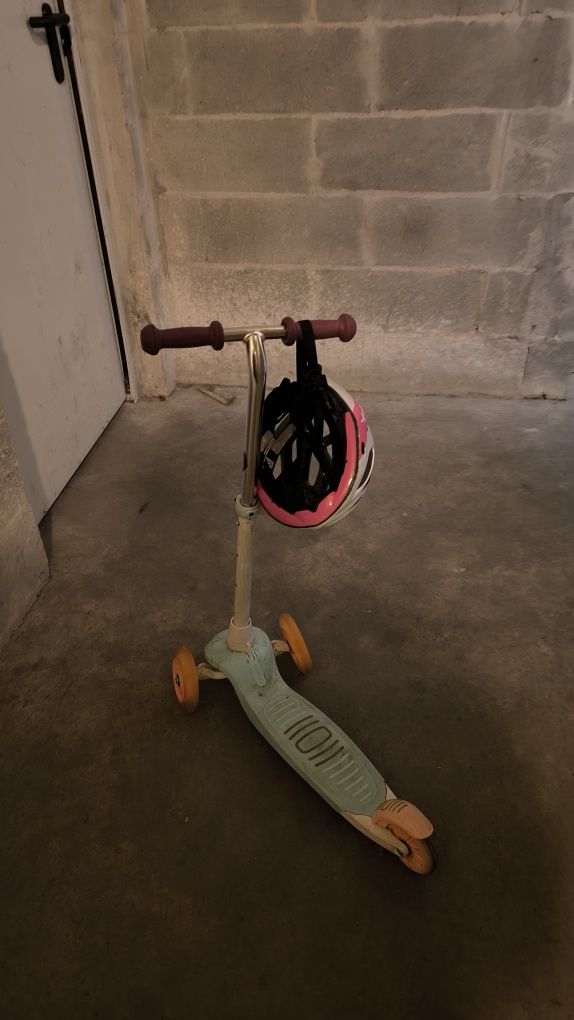 Vendo trotinete de criança com capacete