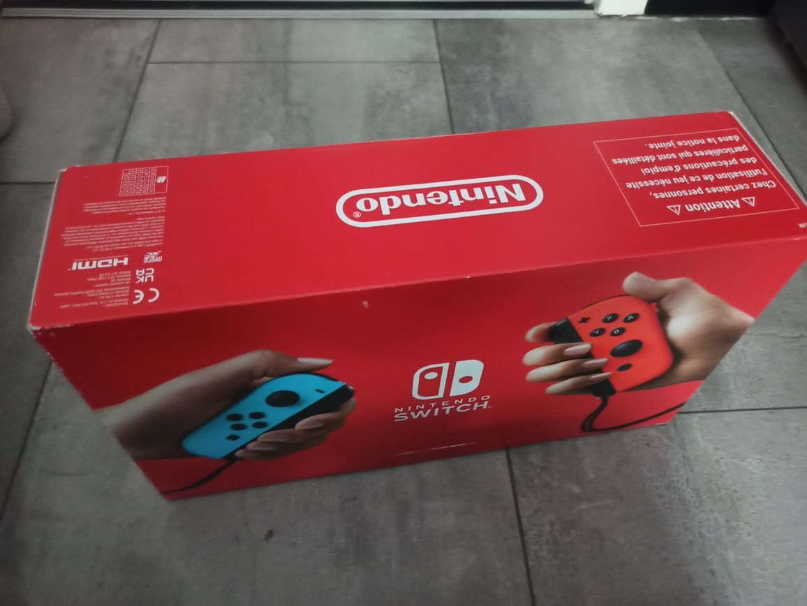 Nintendo Switch V1 + Akcesoria + Gry + 2 x Etui