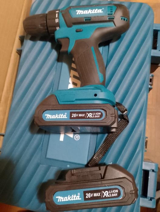 Акумуляторні болгарка, шуруповерт у кейсі, виробник Makita