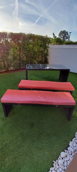 Mesa de jardim + bancos