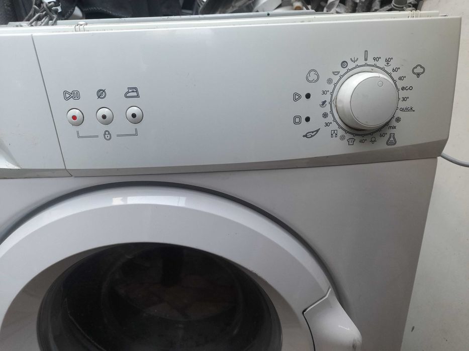 maquina de lavar roupa BECKEN  lava 6 quilos  1000 rpm