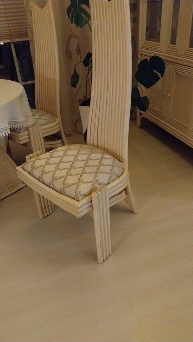 Krzesła rattanowe z Indonezji