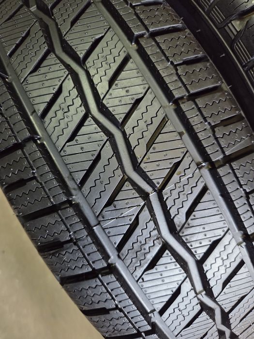 opony nowe 215/65R16 Hankook Winter icept LV