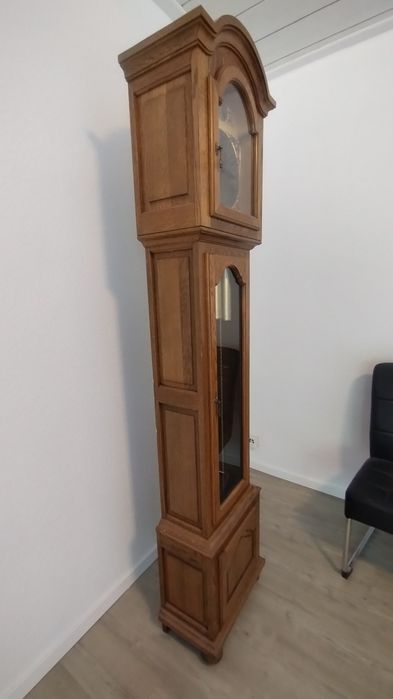 Продам годинник механічний в дубовому каркасі з Німеччини.